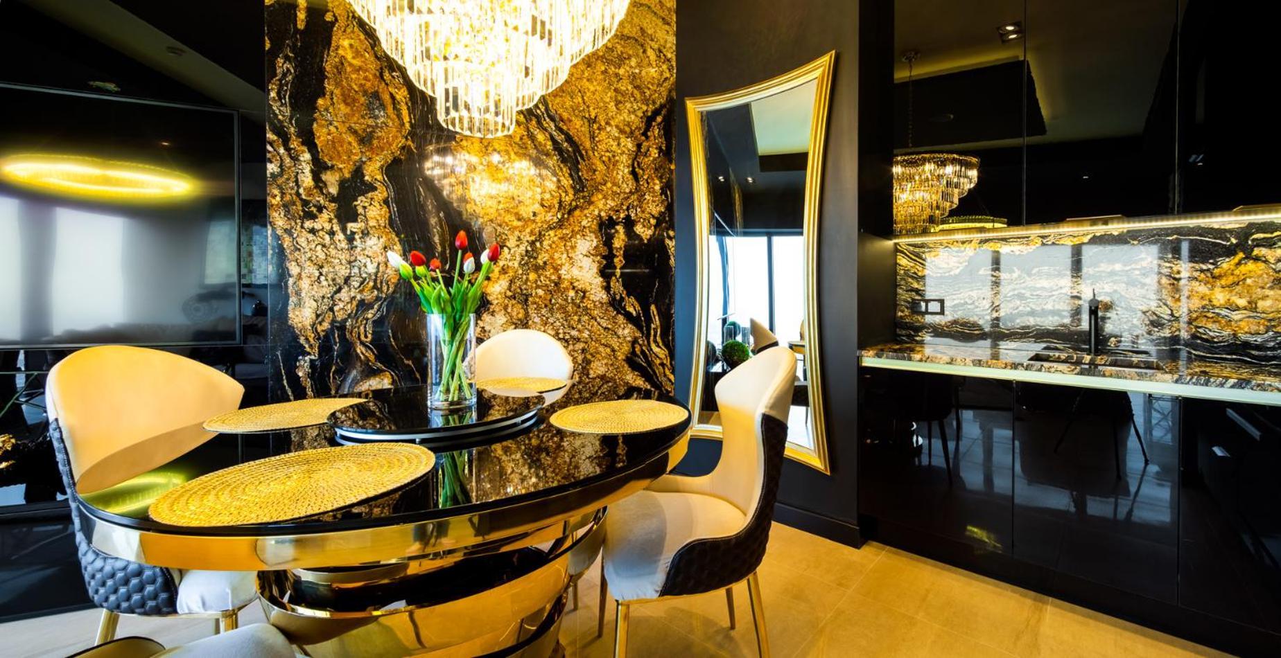 30Th+ Floor Apartments In Sky Tower فروتسواف المظهر الخارجي الصورة