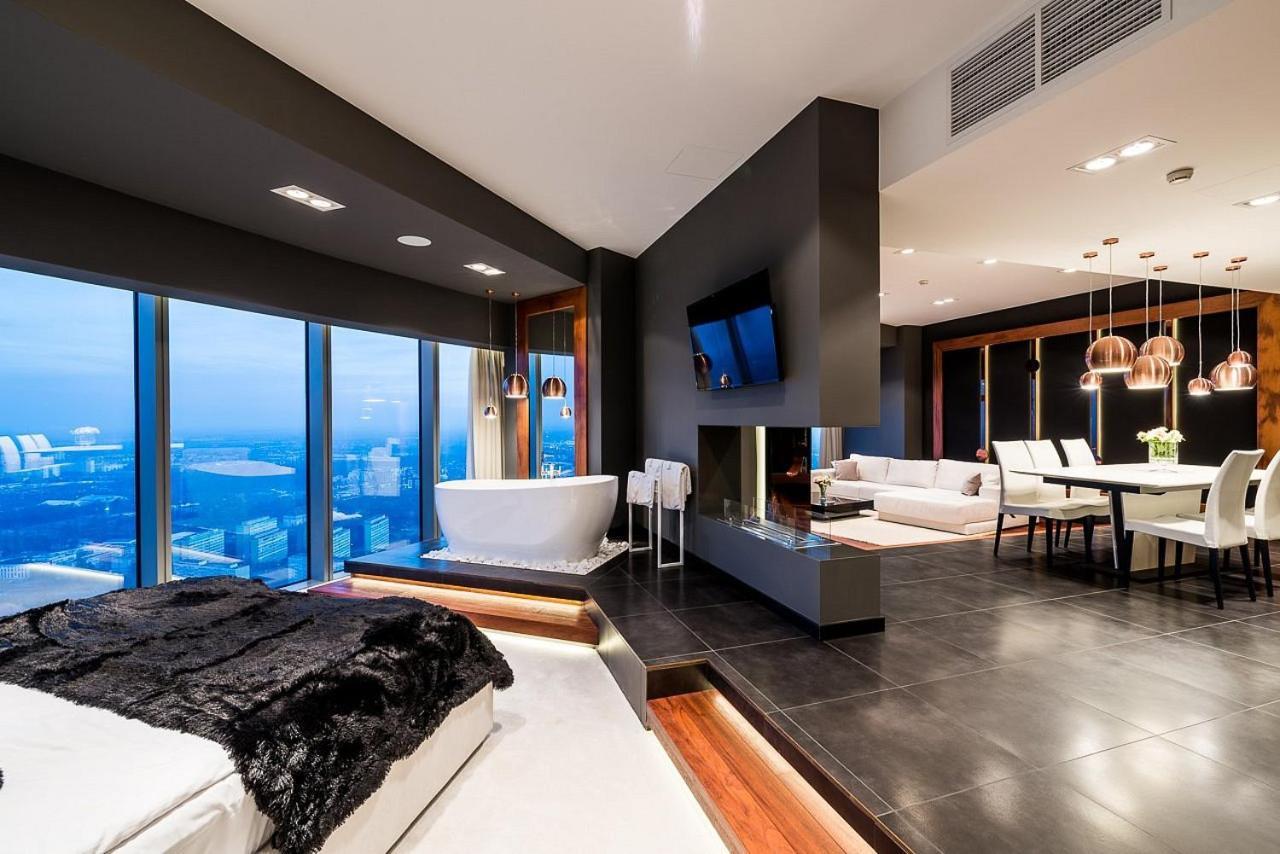 30Th+ Floor Apartments In Sky Tower فروتسواف المظهر الخارجي الصورة