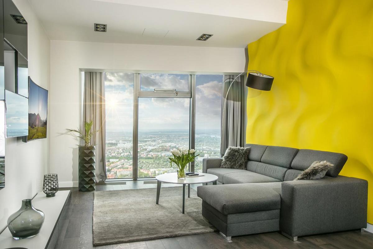 30Th+ Floor Apartments In Sky Tower فروتسواف المظهر الخارجي الصورة