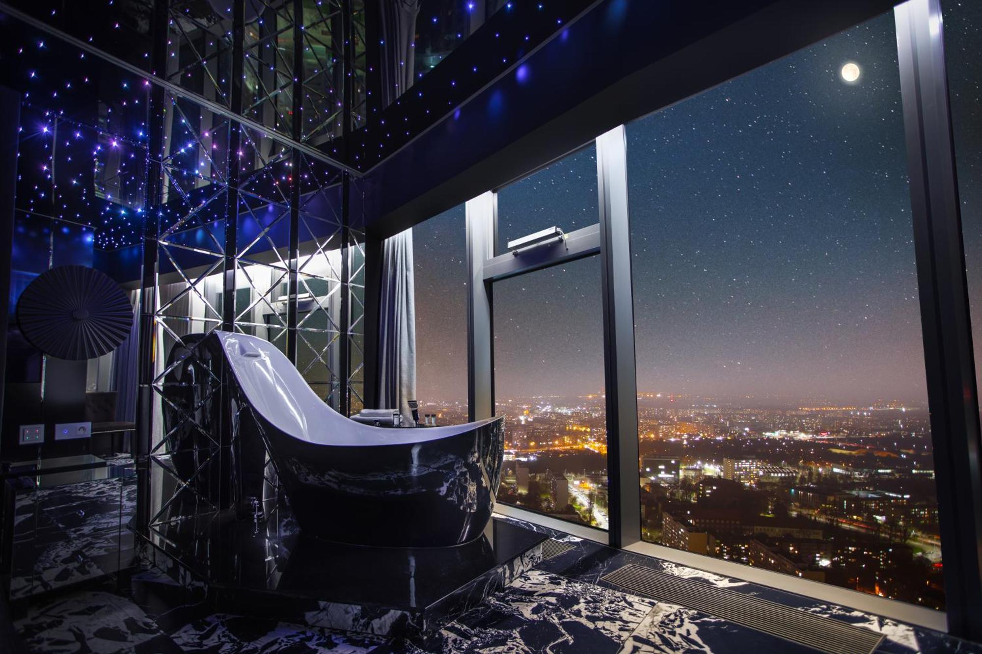 30Th+ Floor Apartments In Sky Tower فروتسواف المظهر الخارجي الصورة